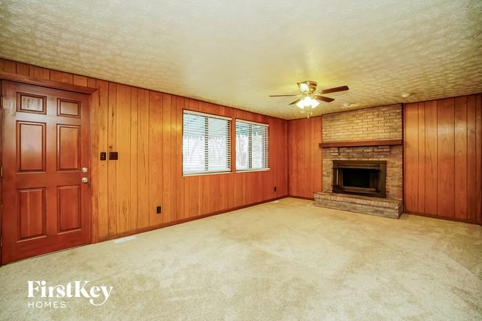 6320 Middleboro Ct - Photo 3 of 15