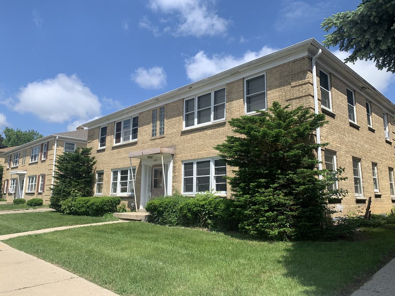 6910 W Center St Apartments 6910 West Center Street 1, Milwaukee, WI 53210 Zumper