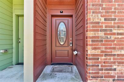 2113 Houston Ave - Photo 2 of 17