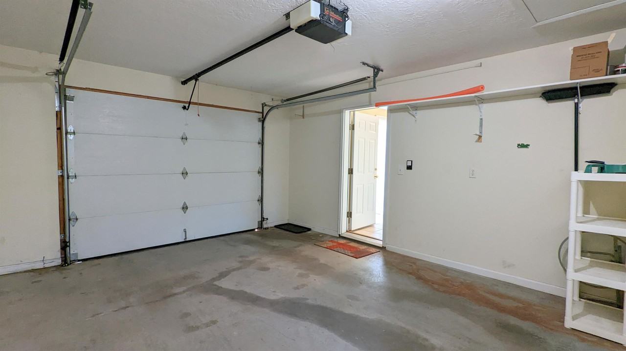 25 Alpine Cir #B - Photo 3 of 31