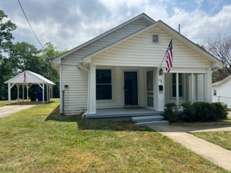 152 Brown Ave - Photo 2 of 17