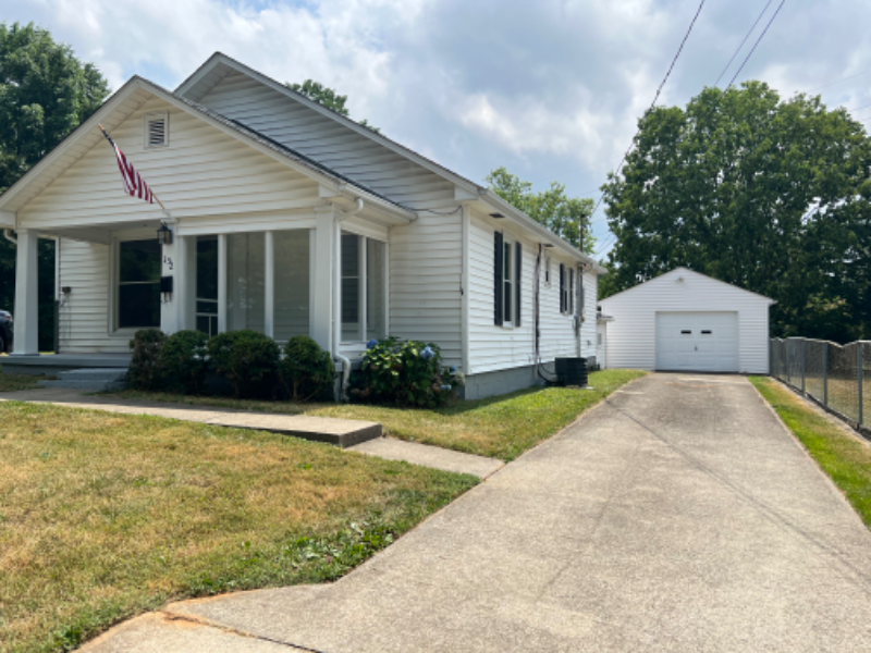 152 Brown Ave - Photo 3 of 17