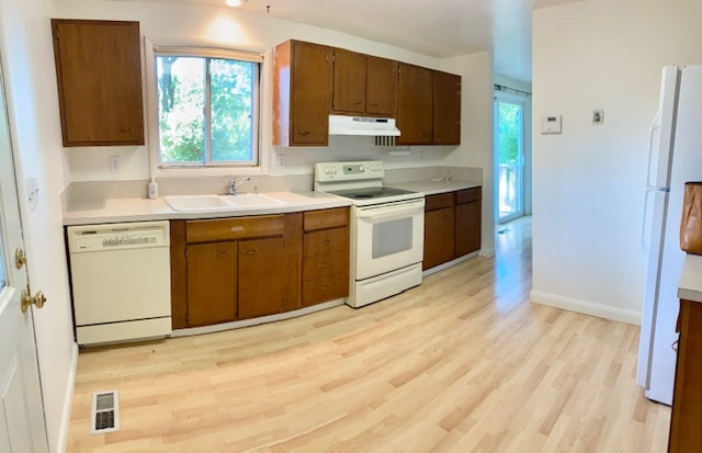 3703 W Pinehurst Dr - Photo 3 of 9