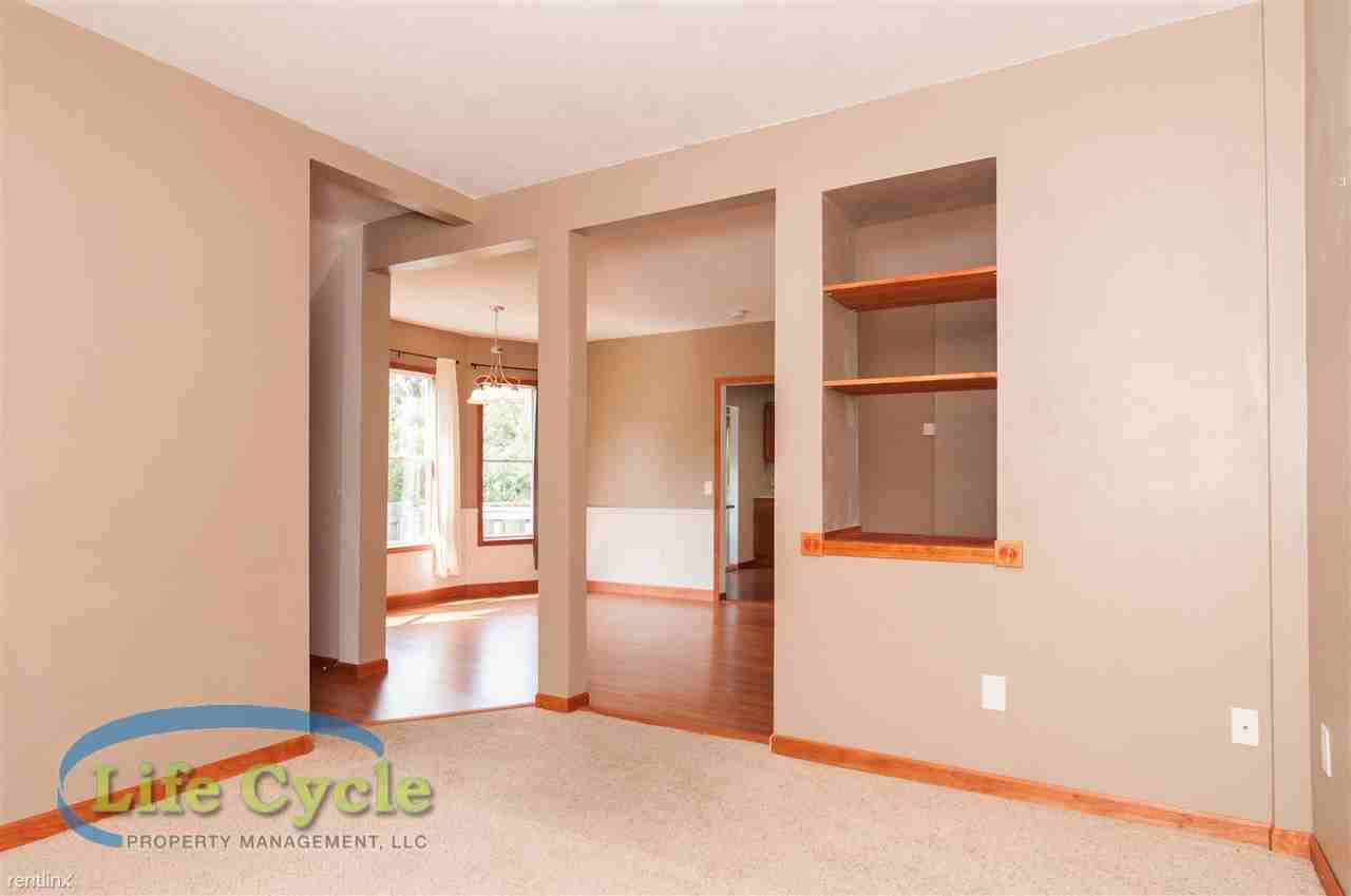 735 Emerald Ave Ne - Photo 3 of 12