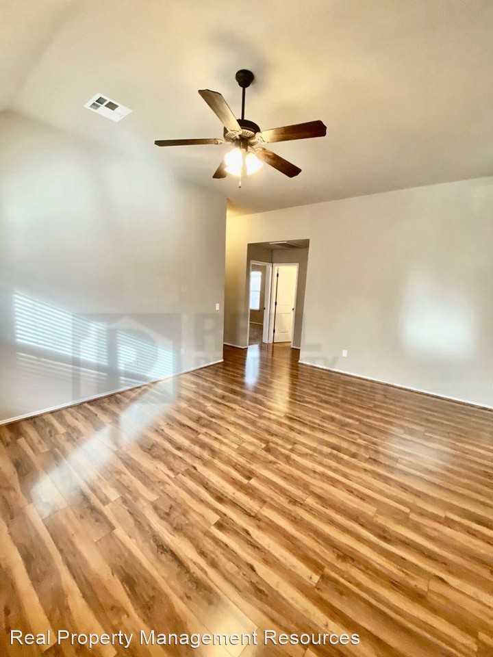 2401 Golden Ln - Photo 3 of 14