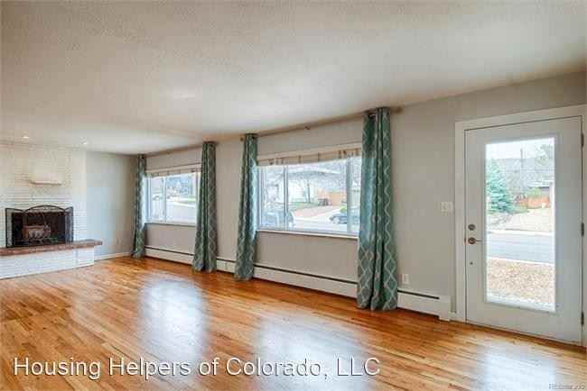 350 Bates Ave - Photo 2 of 9