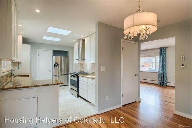 350 Bates Ave - Photo 3 of 9