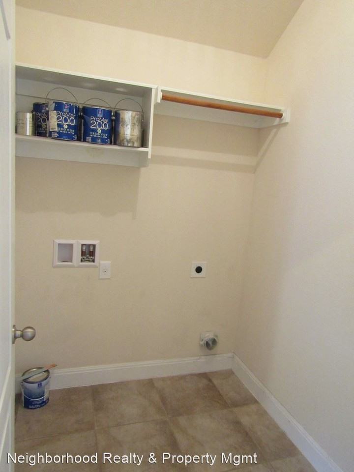 2501 Speidel Dr - Photo 2 of 31