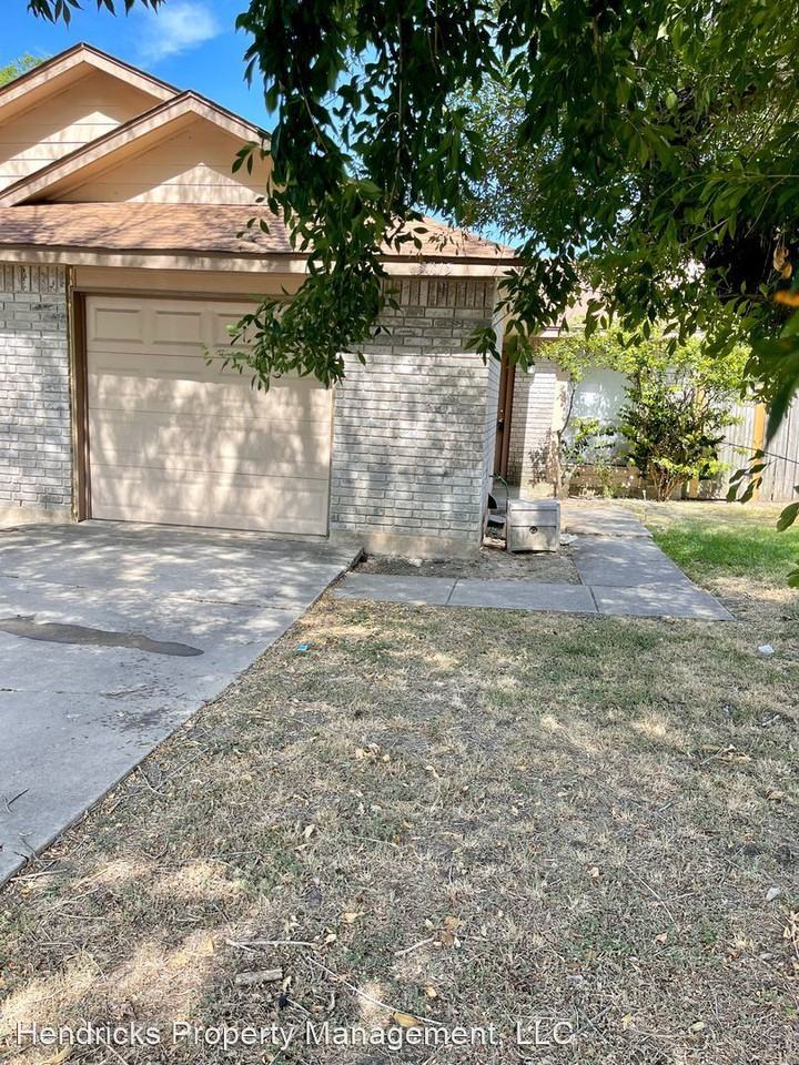 5715-5717 Lochmoor - Photo 2 of 13