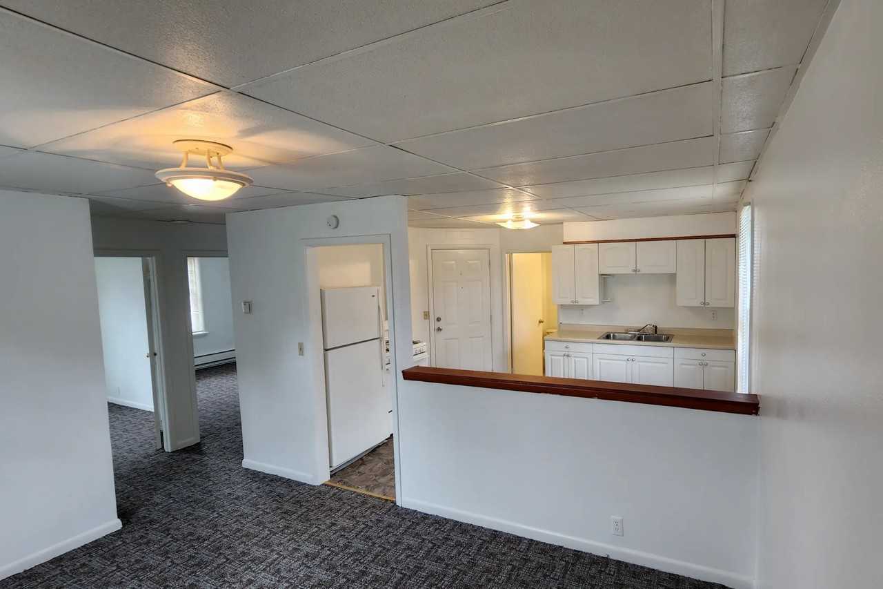 116 1/2 1st Ave Sw - Photo 2 of 8