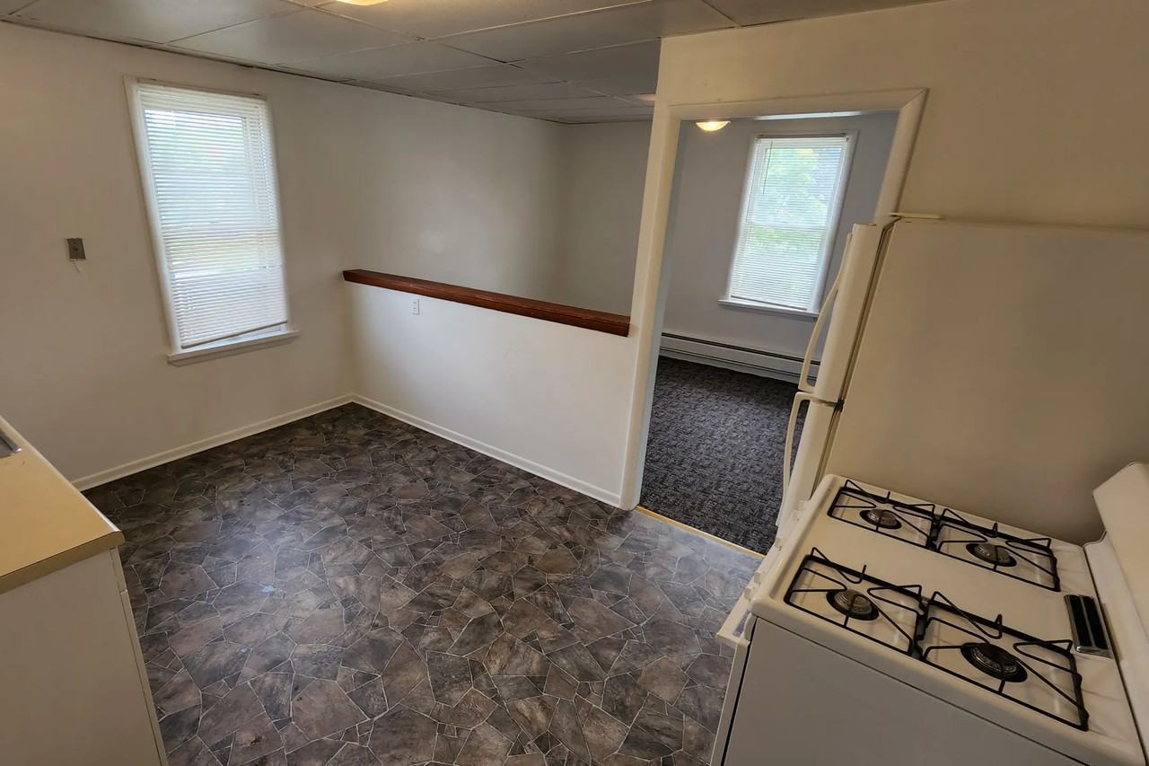 116 1/2 1st Ave Sw - Photo 3 of 8