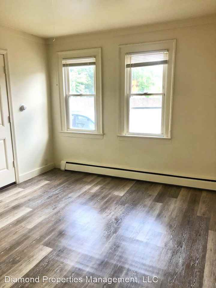 142 Caroline Street - Photo 3 of 8