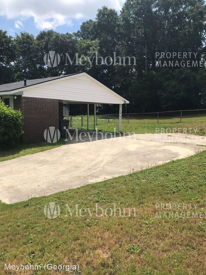 2574 Richmond Hill Rd - Photo 3 of 18