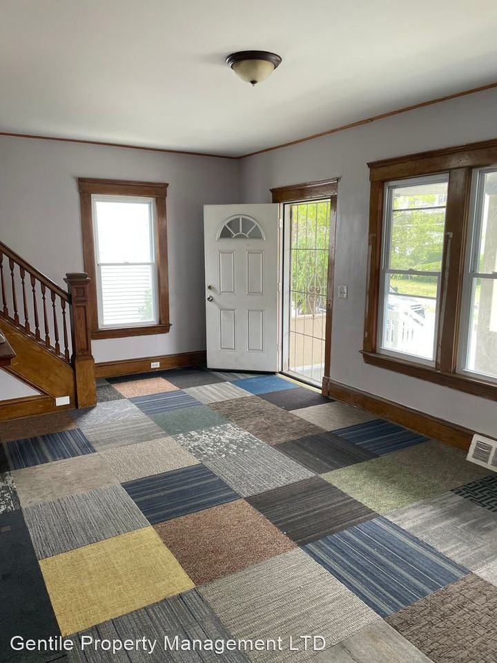7715 Goodman Ave - Photo 3 of 11