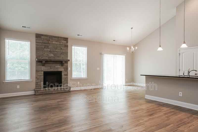 130 Sutherland Dr - Photo 3 of 18