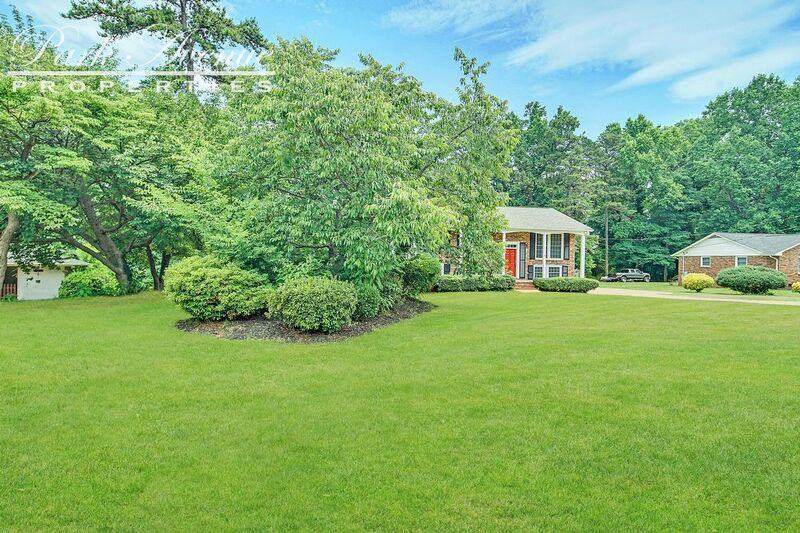 8615 Larchmont Cir - Photo 2 of 30