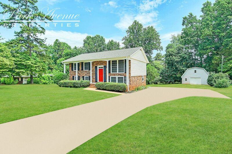 8615 Larchmont Cir - Photo 3 of 30