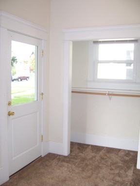 2404 Ellis St - Photo 2 of 10