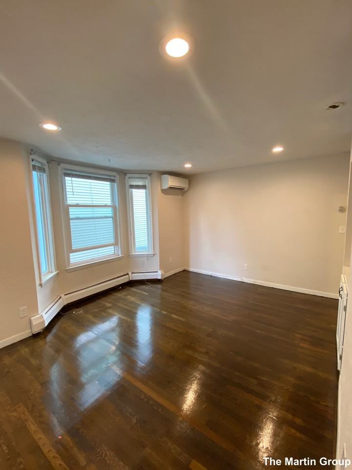 11 Pinckney St #2 - Photo 5 of 12