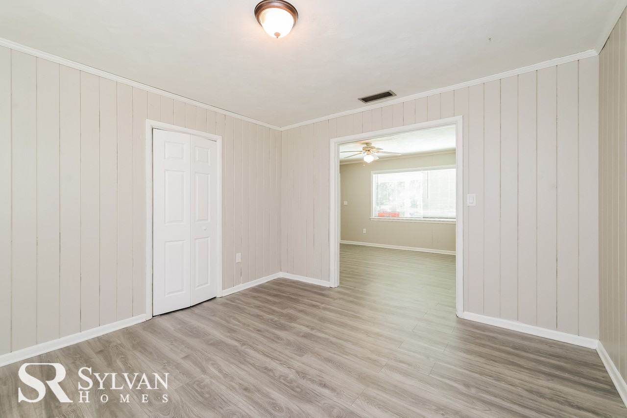 307 Willard Ave - Photo 2 of 9