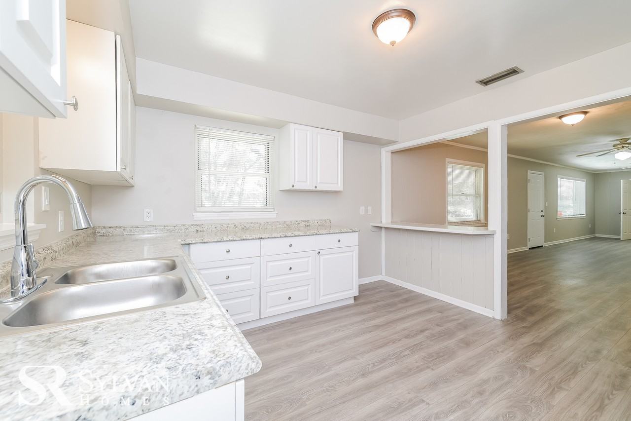 307 Willard Ave - Photo 3 of 9