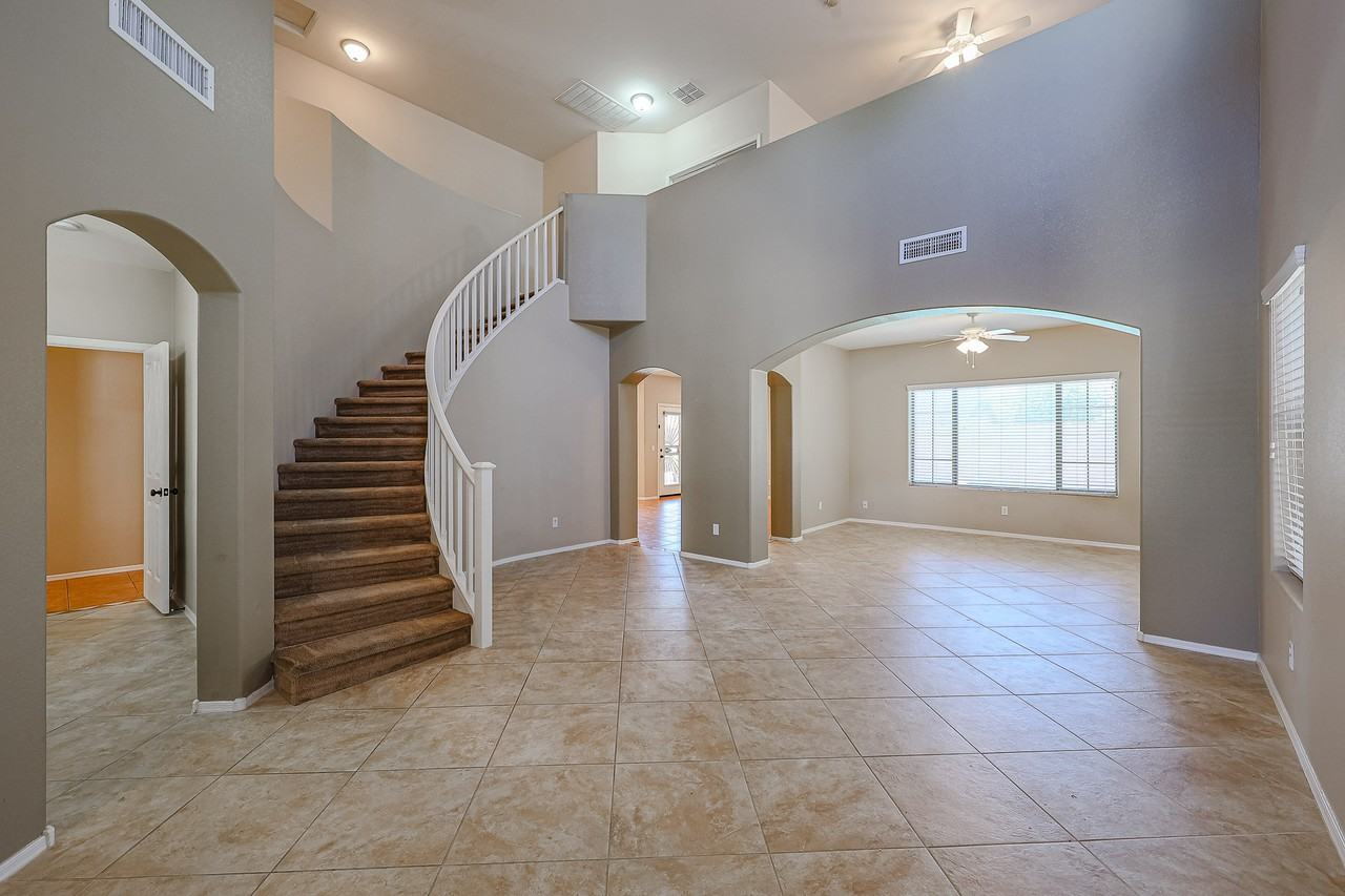 16021 W Custer Ln - Photo 2 of 31