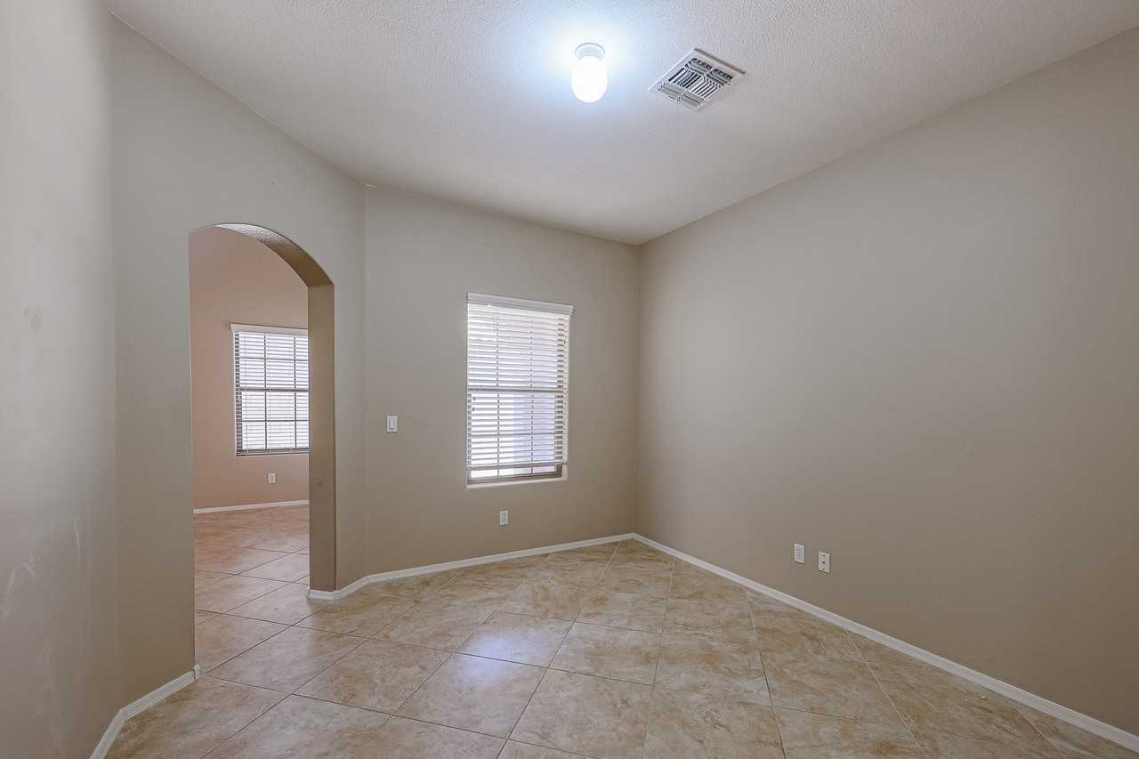 16021 W Custer Ln - Photo 3 of 31