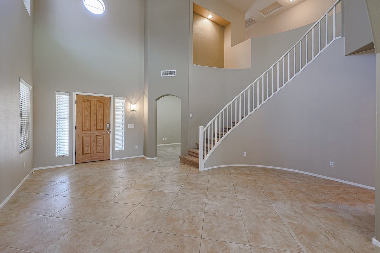 16021 W Custer Ln - Photo 4 of 31