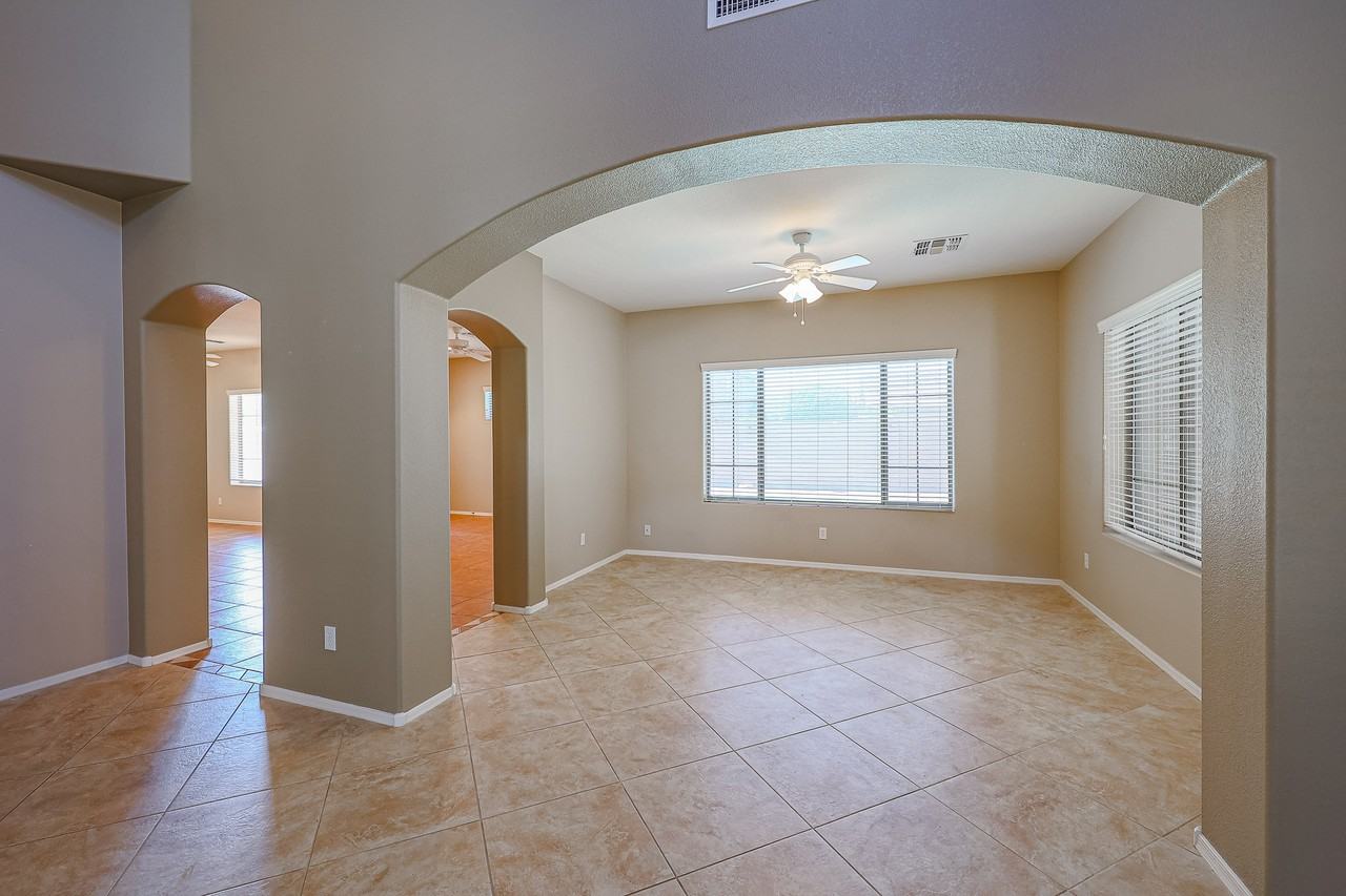 16021 W Custer Ln - Photo 5 of 31