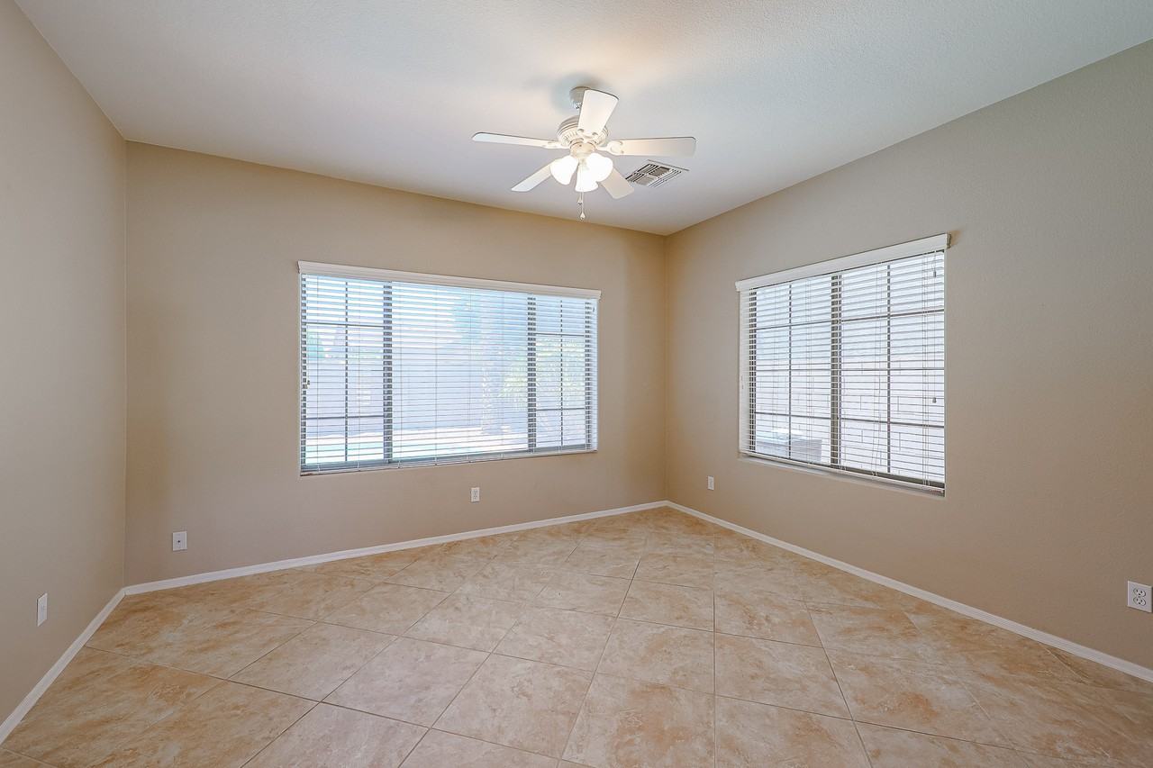 16021 W Custer Ln - Photo 6 of 31