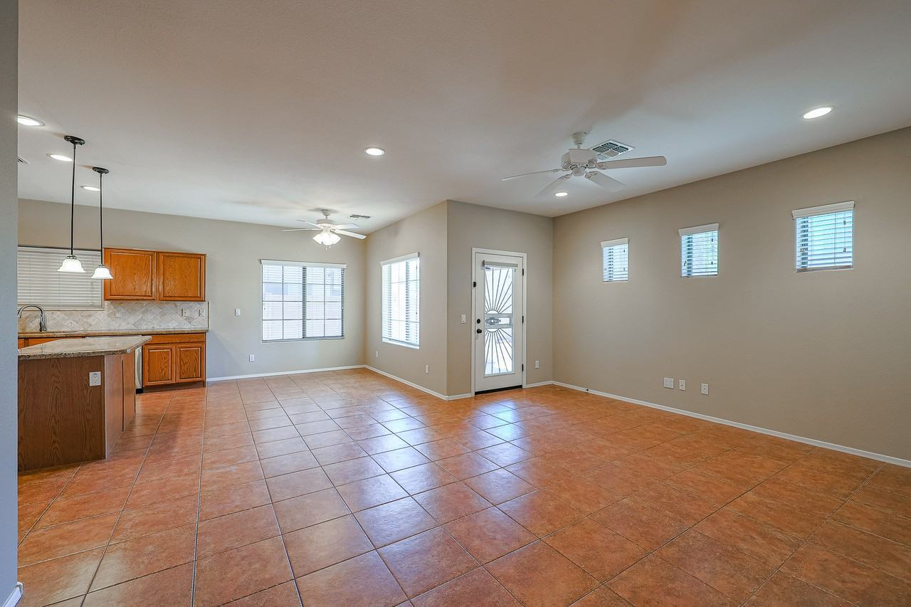 16021 W Custer Ln - Photo 7 of 31