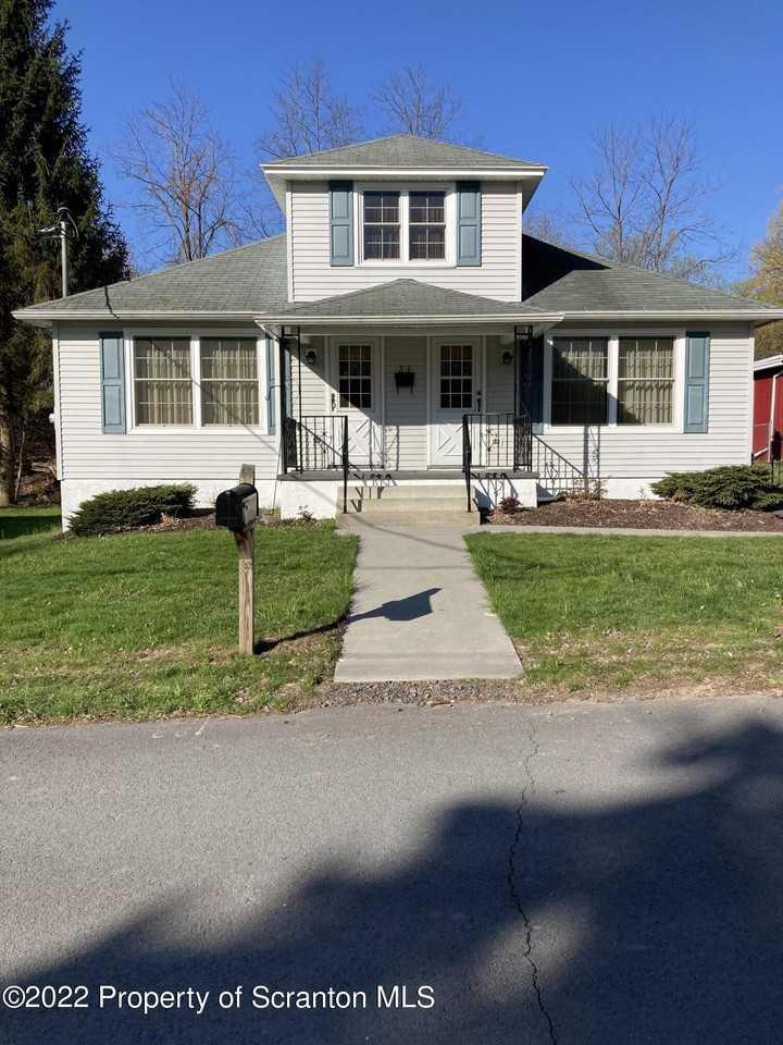 28 Patterson St, Waymart, PA 18472 3 Bedroom Apartment for 1,150/month