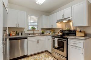 featured image of 2144 Lakeshore Dr