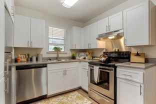 Lakeshore Landing Apartments - Photo 1 of 1