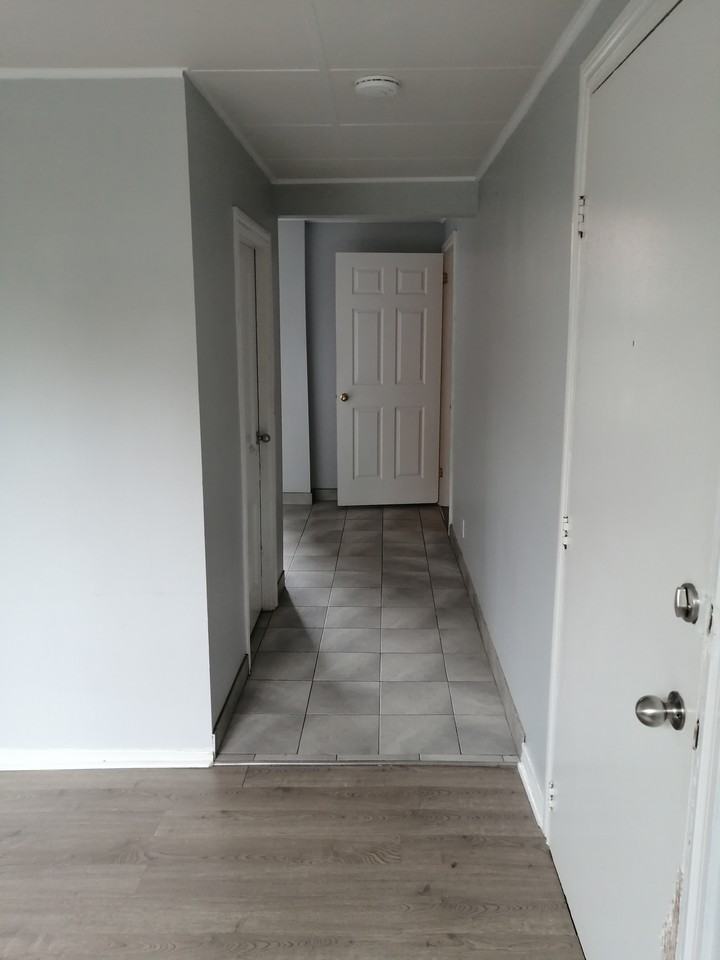 44 Macaulay Street West #1 - Photo 3 of 8