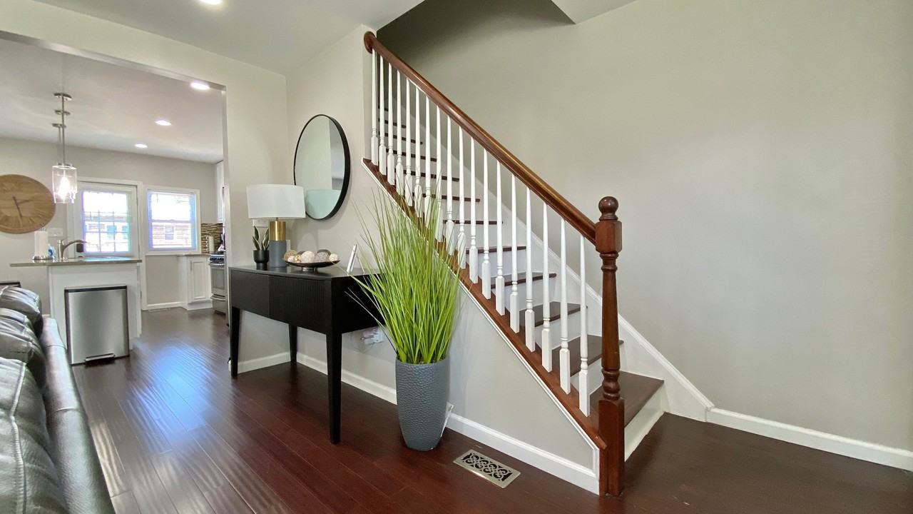 1628 Kingsway Rd - Photo 3 of 21