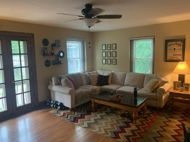 524 E Chestnut St - Photo 2 of 15