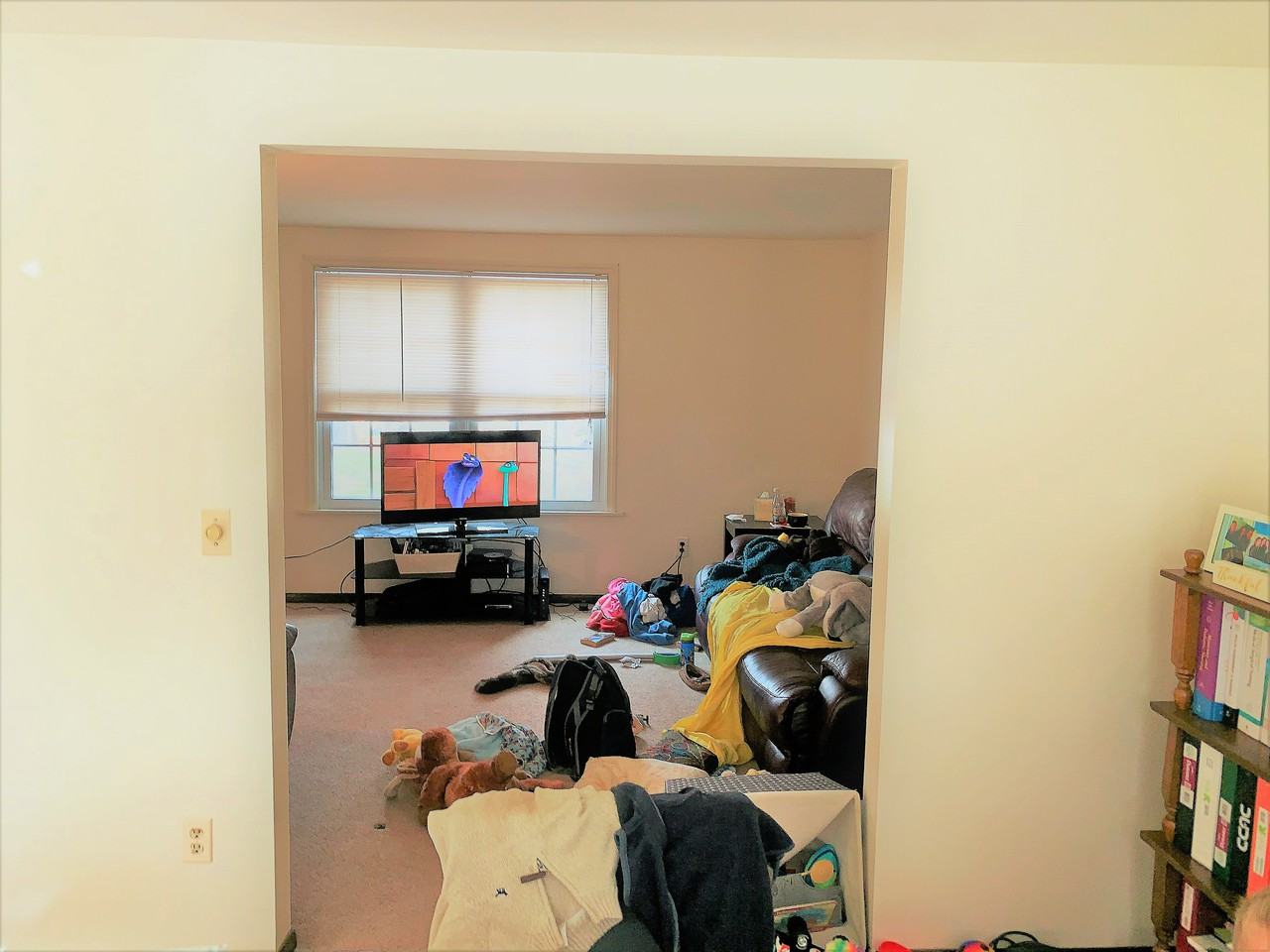 4302 Royalview Drive - Photo 3 of 34