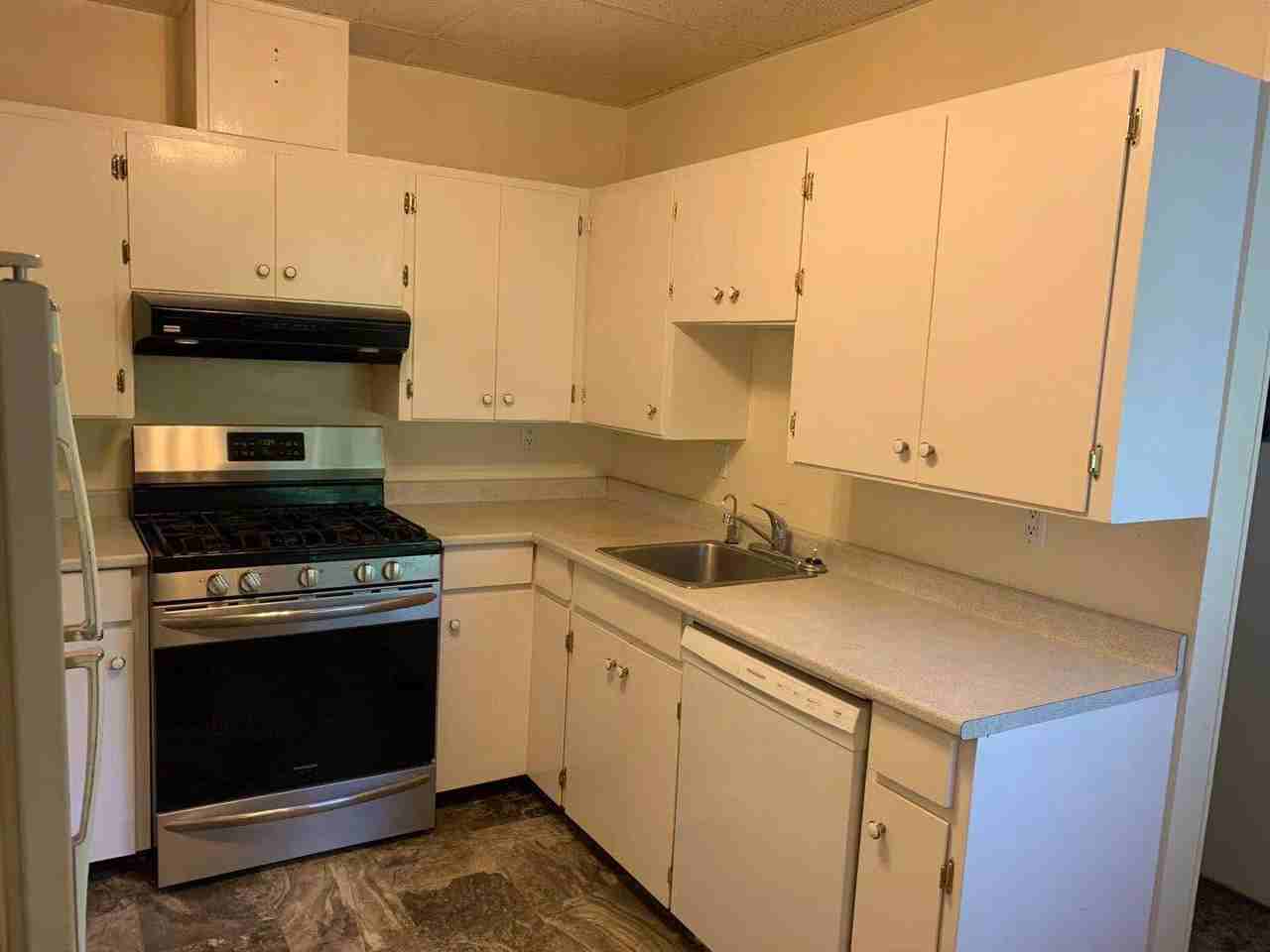 19680 56 Avenue - Photo 5 of 15