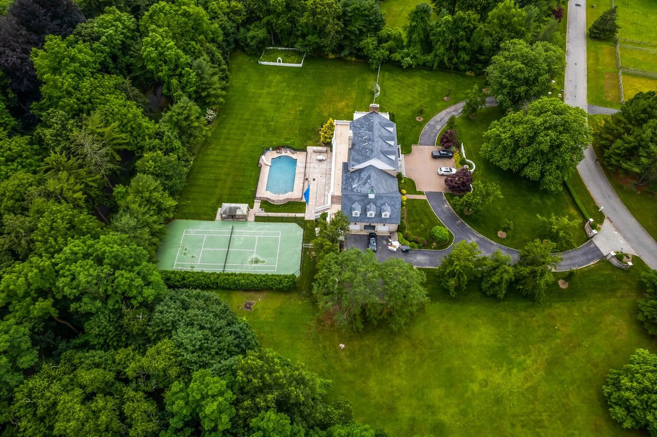 2 Colonial Dr - Photo 3 of 26