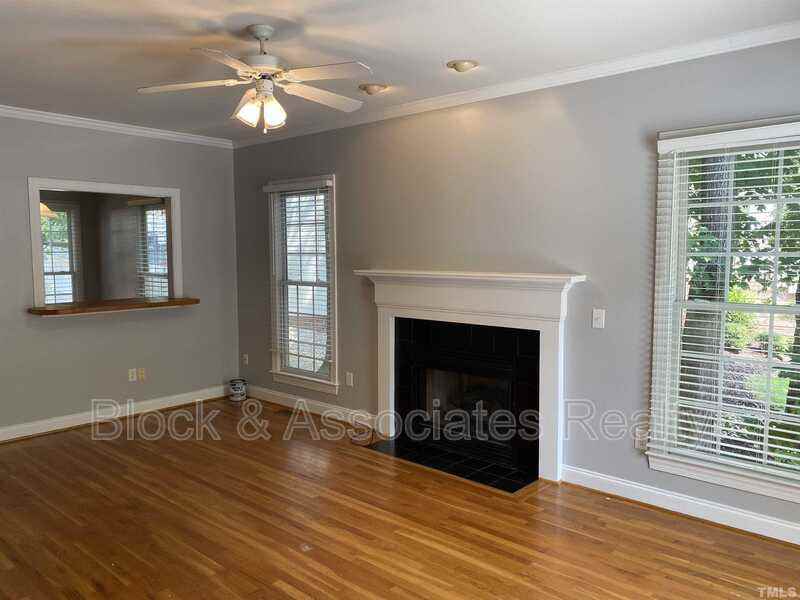 228 Kingsport Rd - Photo 3 of 14