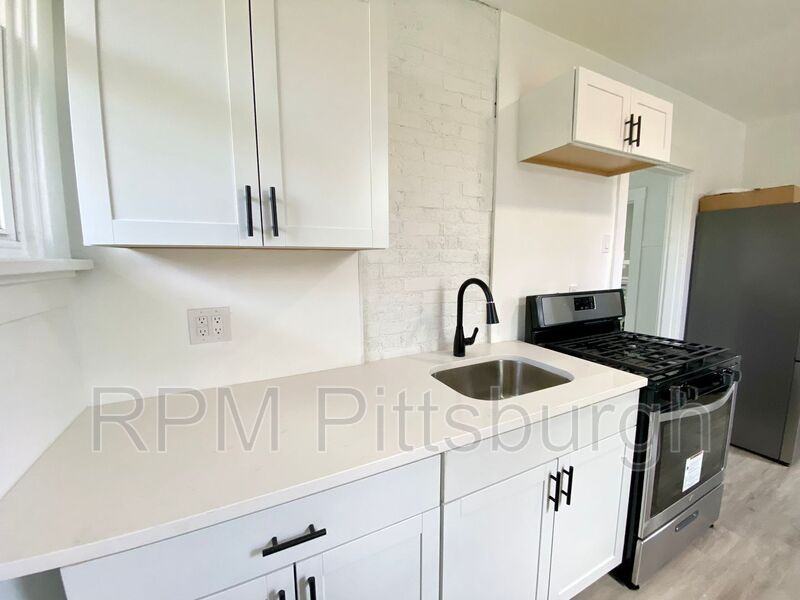 255 Church Ave - Photo 3 of 13