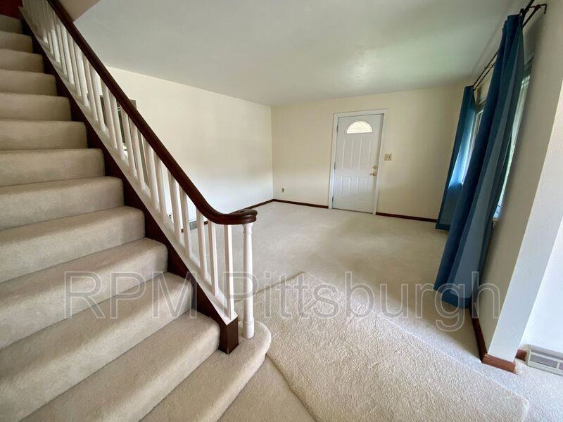 1533 Pine St - Photo 2 of 12