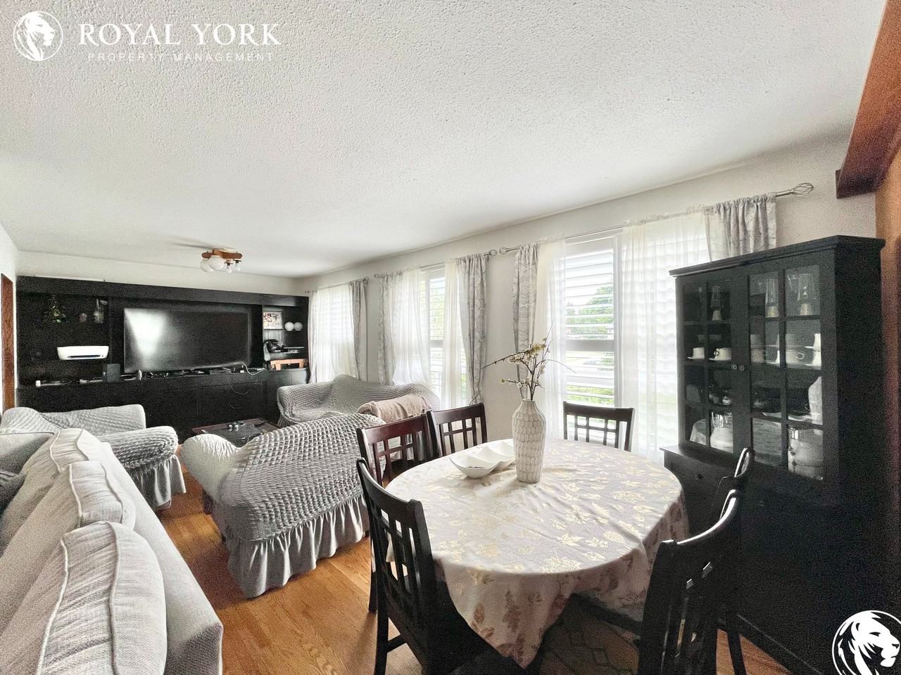 29 Waddington Cres #1 - Photo 2 of 30