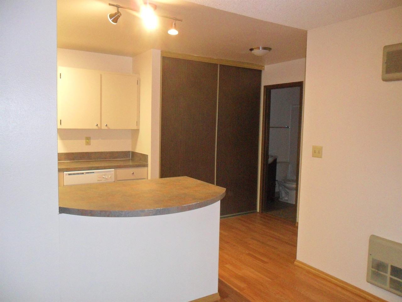 525 Fairview Ave Se Apt F #525F - Photo 4 of 14