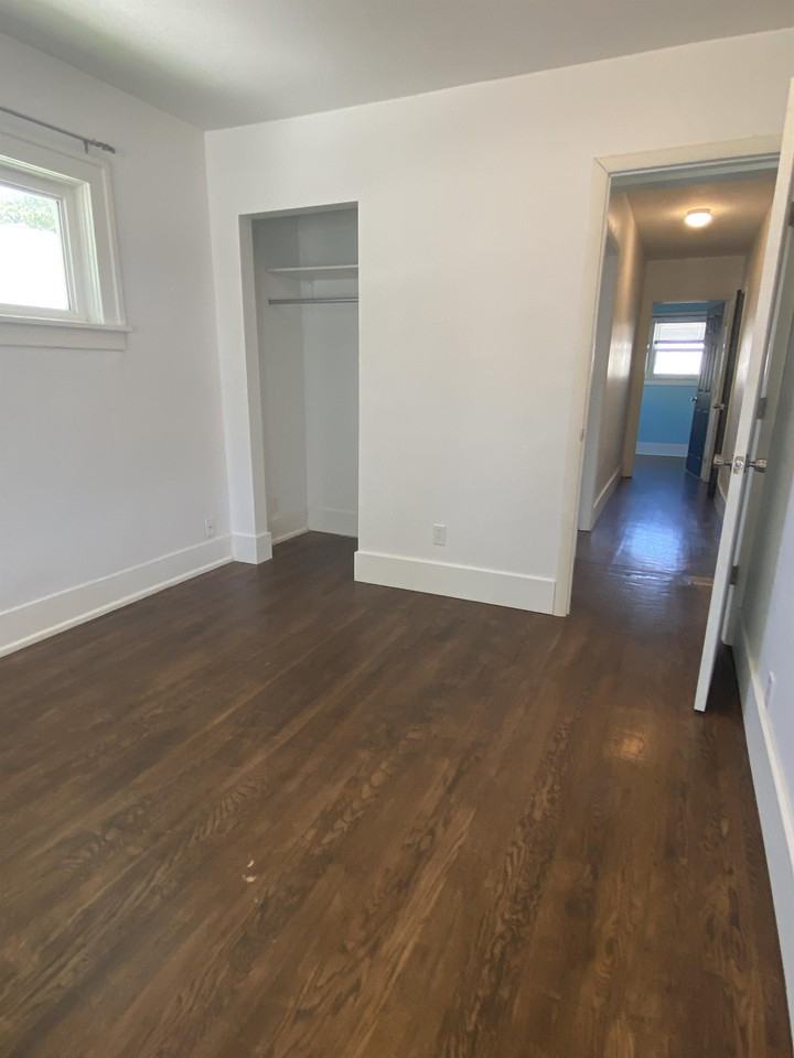 1256 E Clark St - Photo 5 of 17