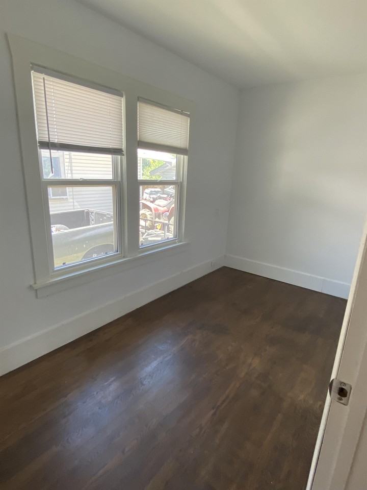 1256 E Clark St - Photo 7 of 17