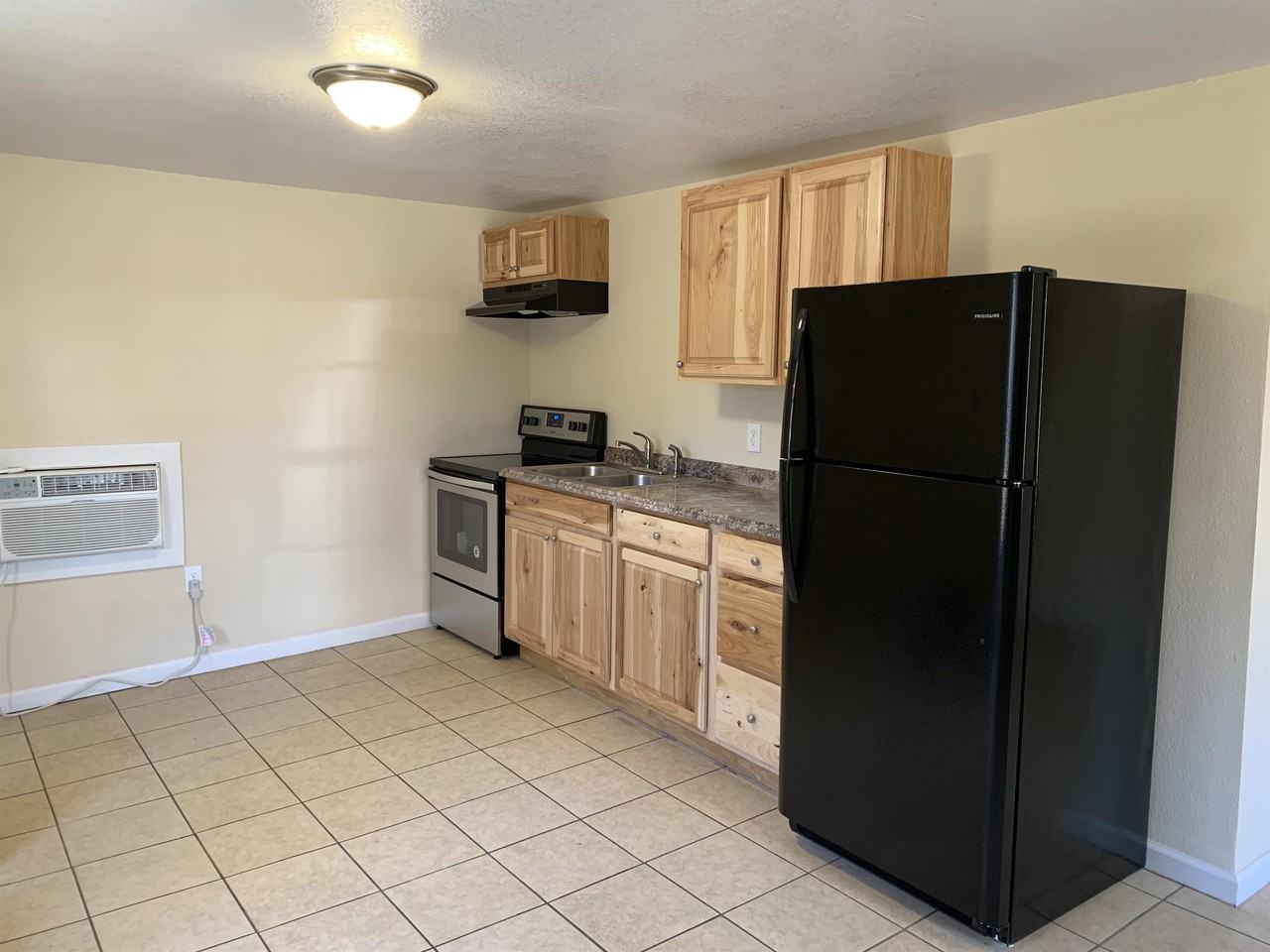 201 W Main St #1 - Photo 4 of 5