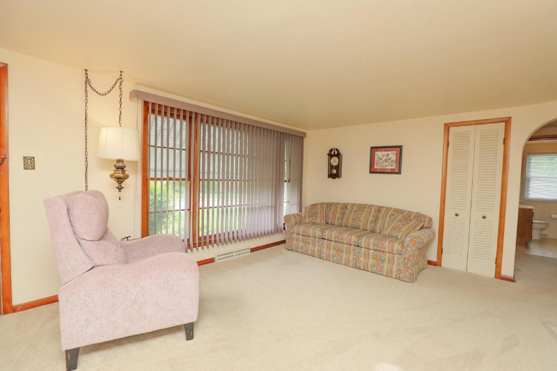 5207 47th Ave - Photo 2 of 20