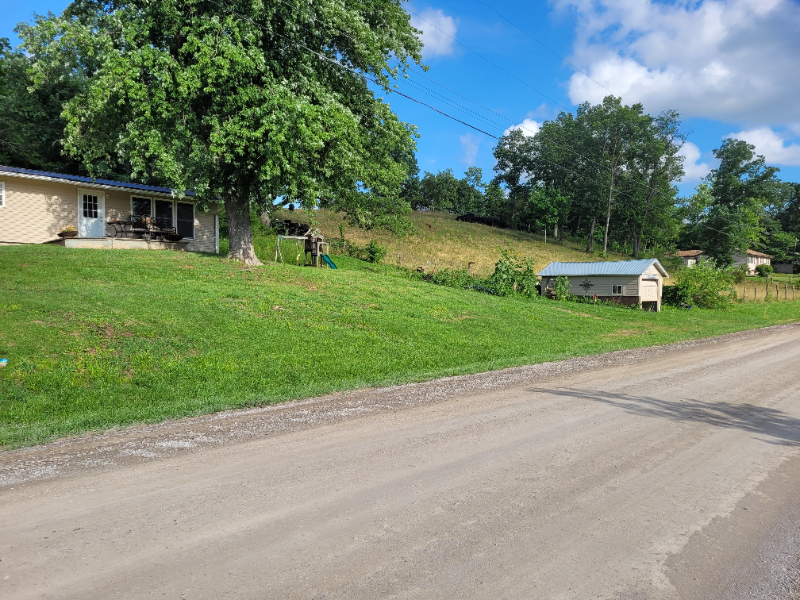 10664 New London Gravel Rd - Photo 2 of 16